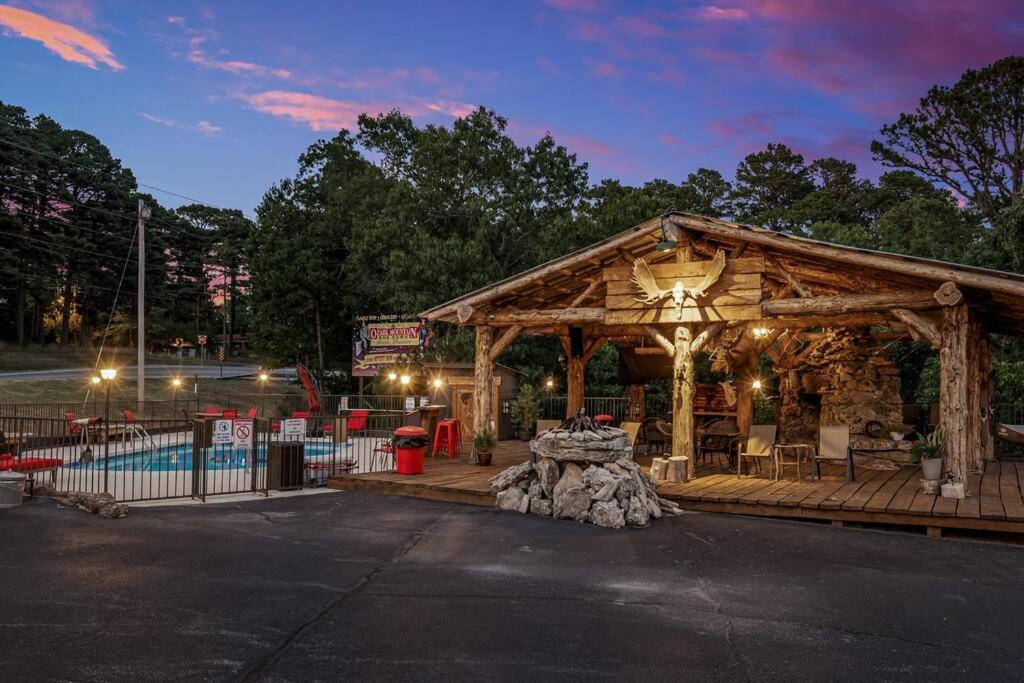 Stonegate Lodge 2 Queen Beds Wifi Roku Tv Salt Water Pool Room #106 Юрика Спрингс Экстерьер фото